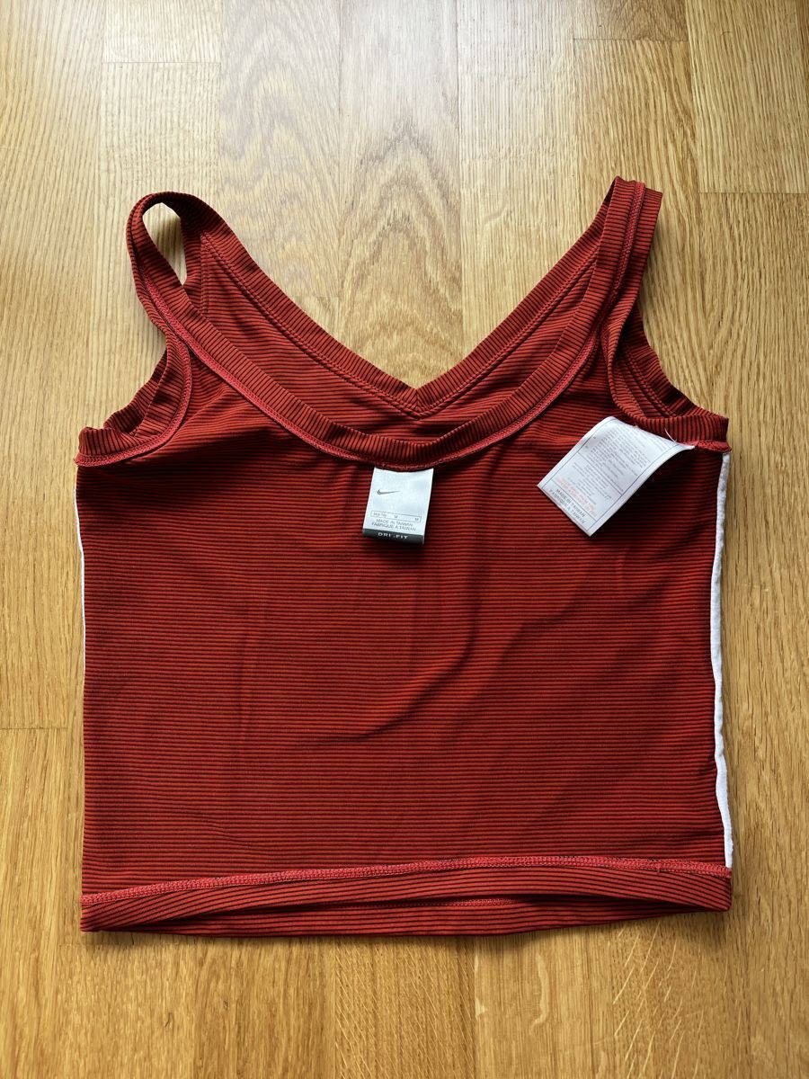 Nike Top: Haut de sport Nike – Nuovo (secondo la descrizione) da Vevey venduto da aurore.yak 7
