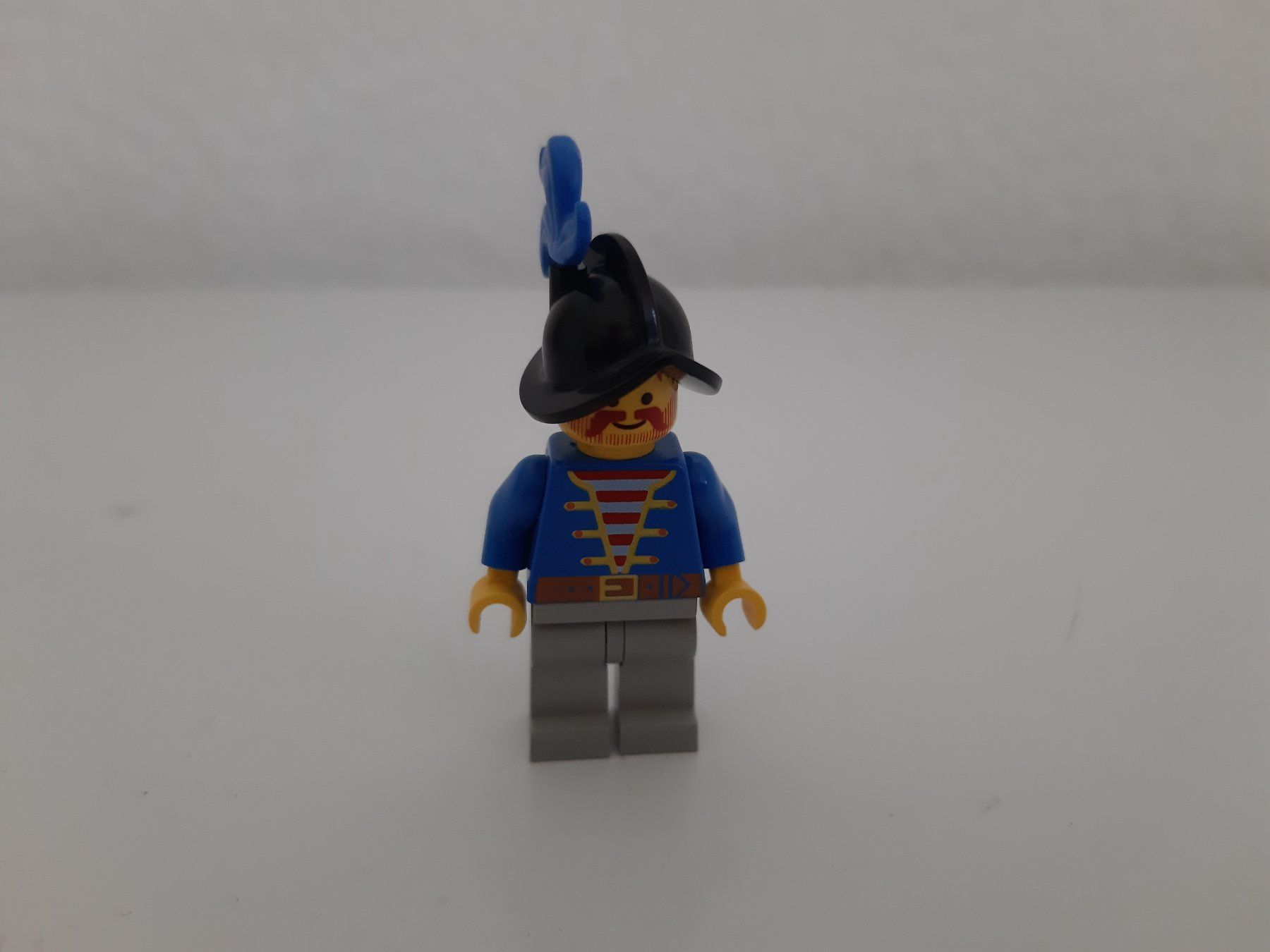 Lego Figuren: Lego Figure Pirate Blue Jacket – Gebraucht aus Buchs SG von Bray_Law