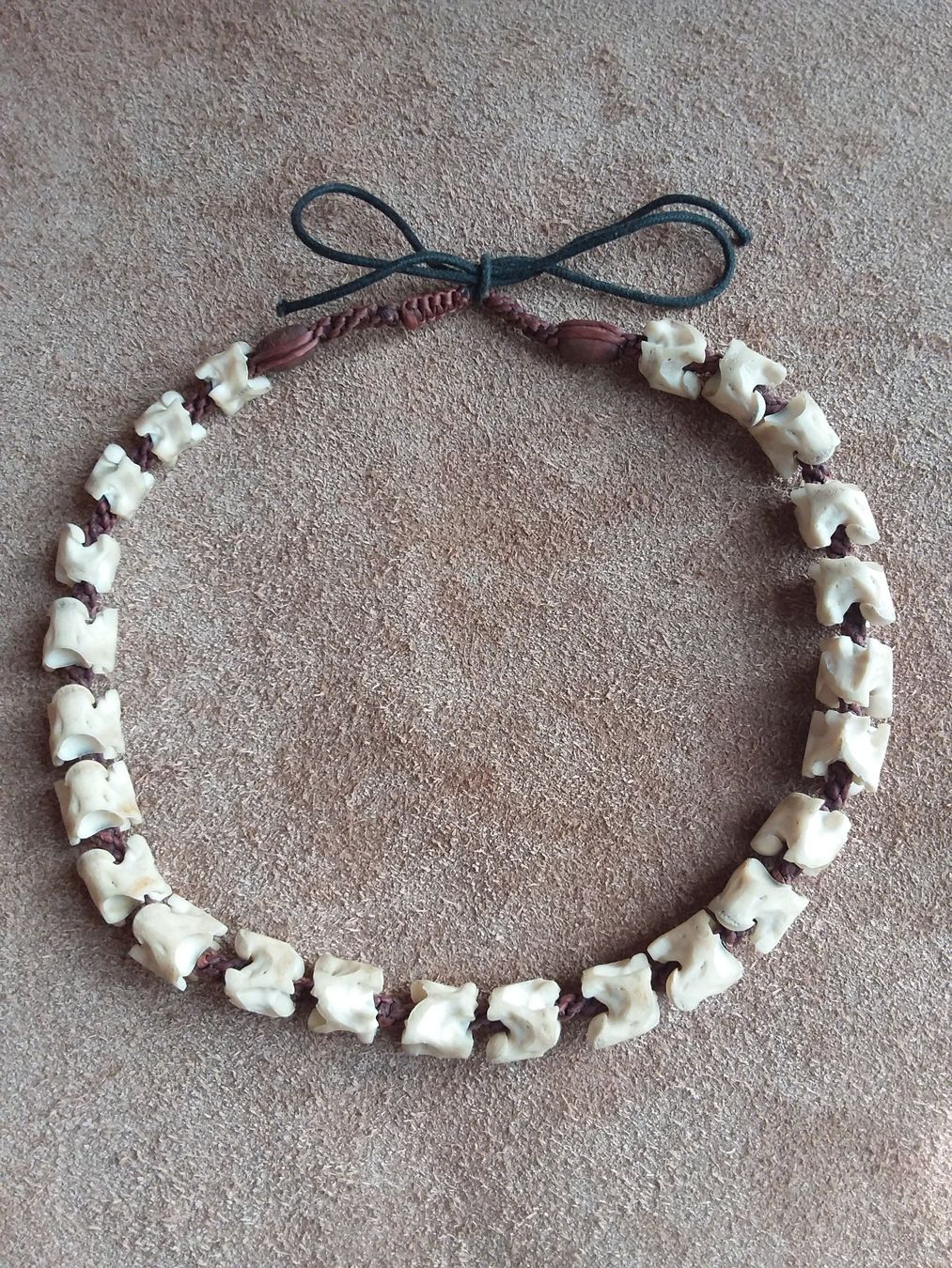 Catenine: Halskette Collier aus Schlangen Wirbelsäule/Knochen – Usato da Zürich venduto da helsan 2