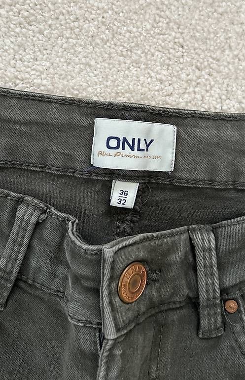 Pantaloni: Only Hose dunkelgrün – Usato da Vaduz venduto da hasi_75 2