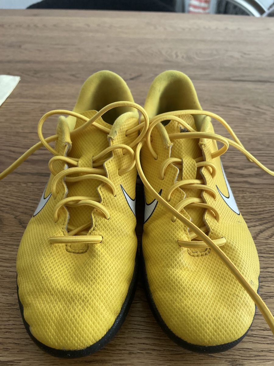 Nike Scarpe per ragazzi: Nike Fussballschuhe, Gr.34 – Usato da Schliern b.Köniz venduto da Nikk0tin 1