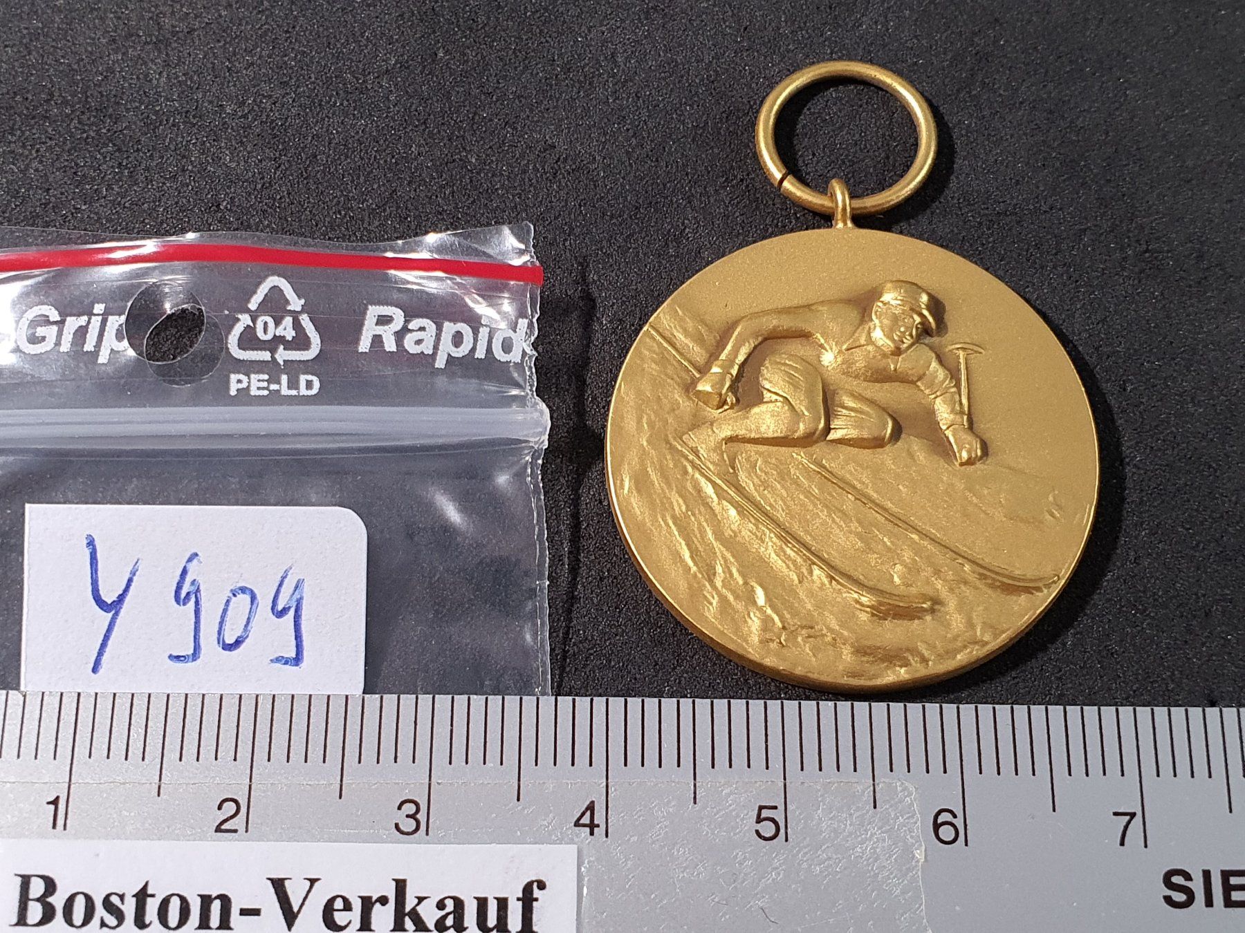 Placchette & Badge: Y909 - Abzeichen Skirennen – Usato da Reinach BL venduto da Boston-Verkauf 2