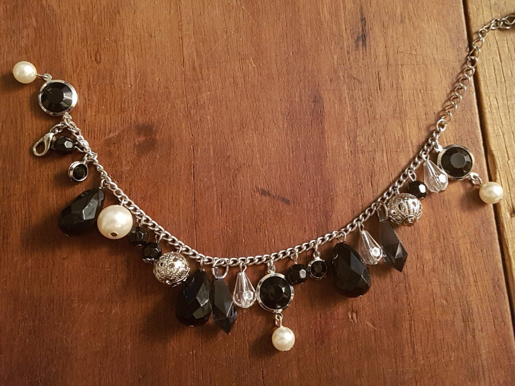 Bracciali & Braccialetti: Armband schwarz silberf. perlenartig – Usato da Ettingen venduto da Maranathatalitha 1