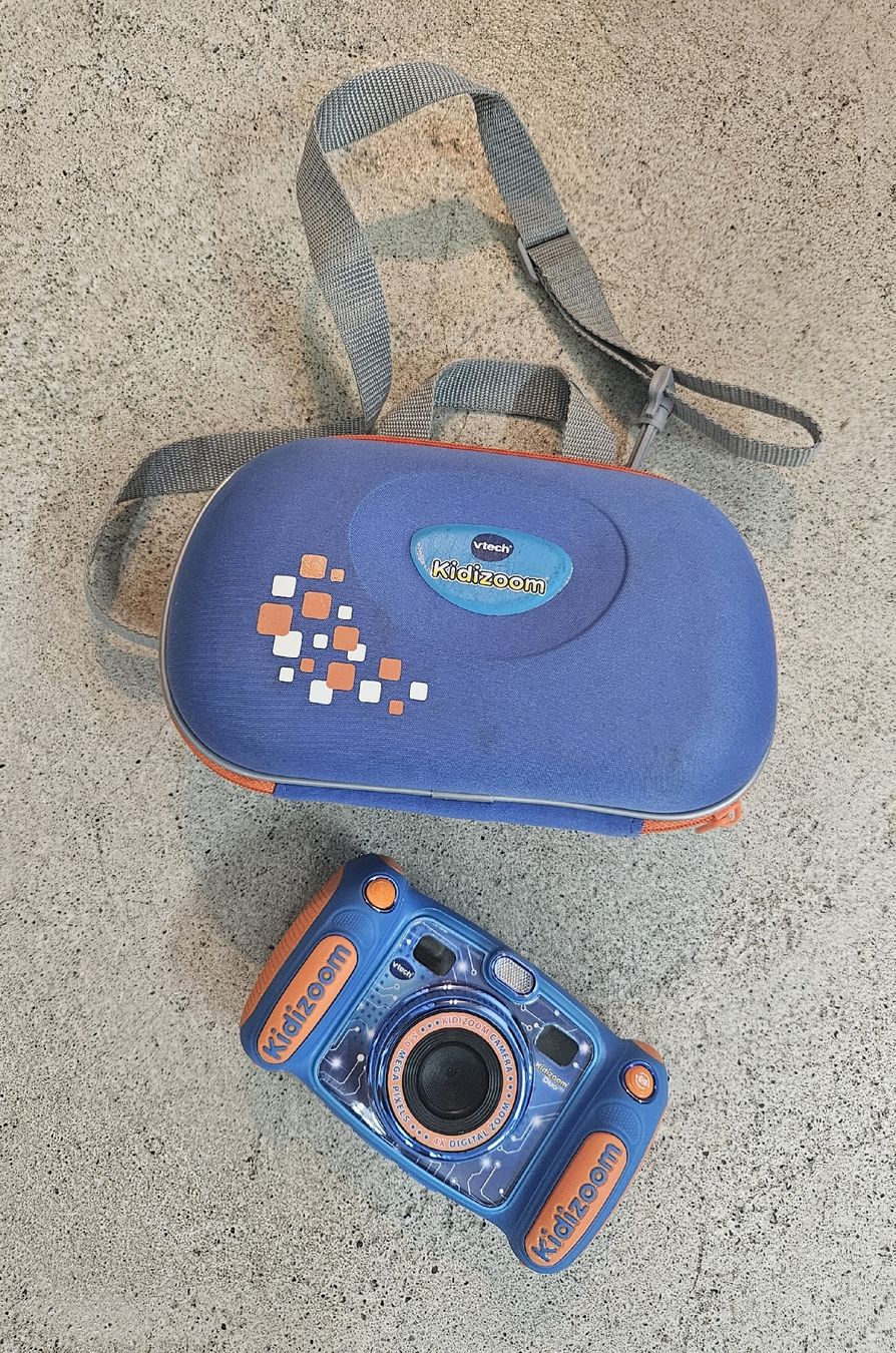 Vtech Appareil photo: Vtech Kidizoom Duo Kamera mit Tasche  – D'occasion à Ottikon b.Kemptthal par Jigsaw1