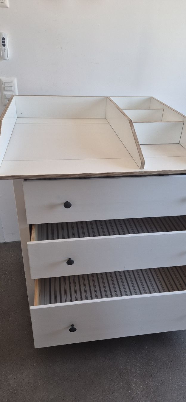 Ikea Tables à langer & accessoires: Kommode Hermes mit passendem Wickelkommodeaufsatz – D'occasion à Oberwil (Dägerlen) par lau_6y27 2