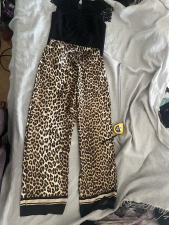Zebra Oberteil schwarz Grösse S Leo Hose Grösse S neu