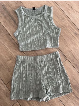 TOP UND SHORTS UNGETRAGEN GRÖSSE S