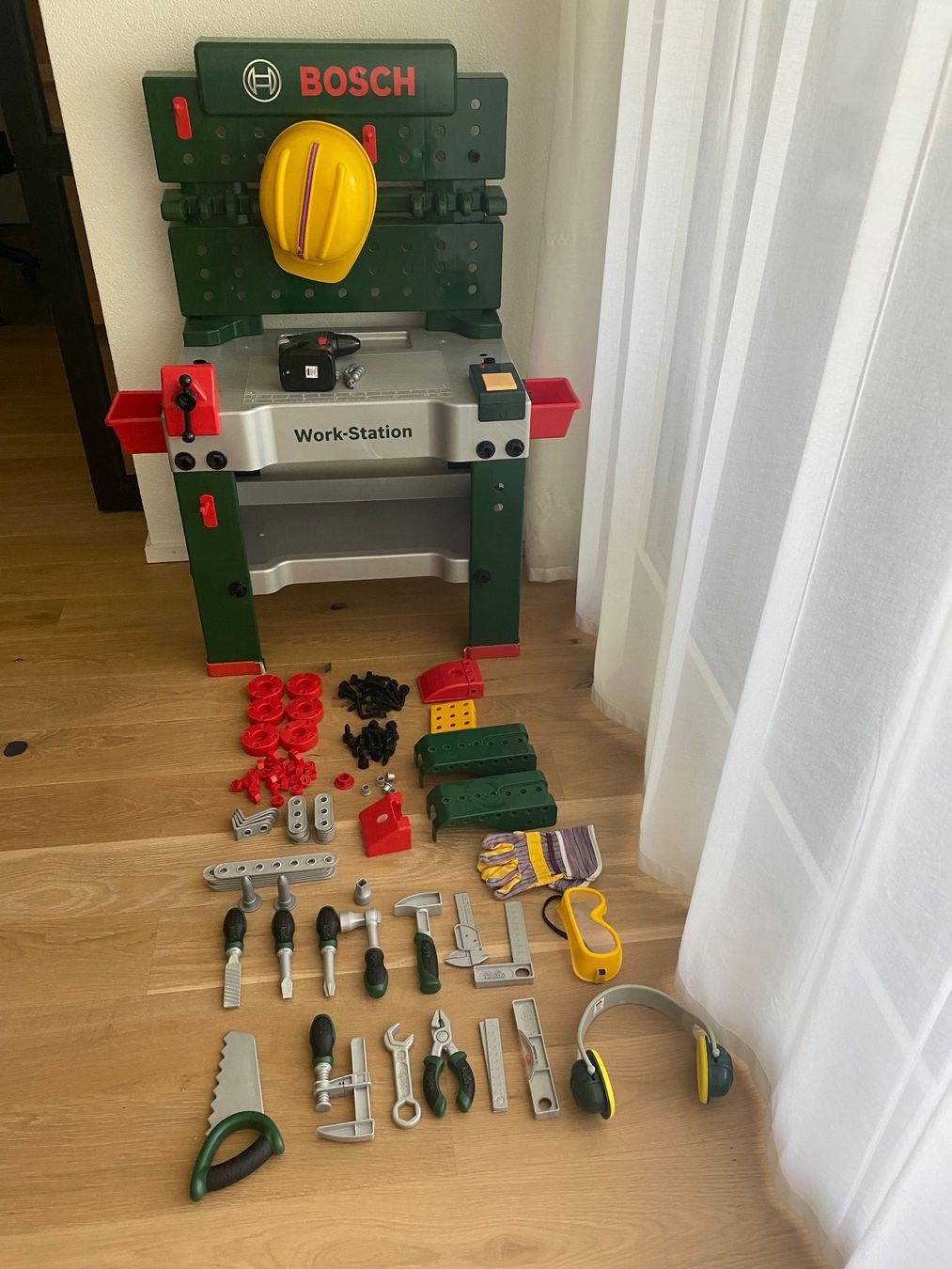 Spielzeuge: Bosch Work Station – Gebraucht aus Bolligen von Noeggeli10
