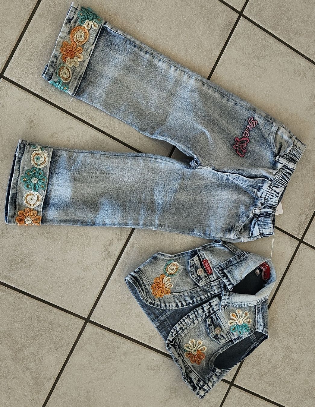 Kleiderpakete & -sets: Schöner Jeans 2-teiler Gr.98 – Gebraucht aus Lyss von Urma5