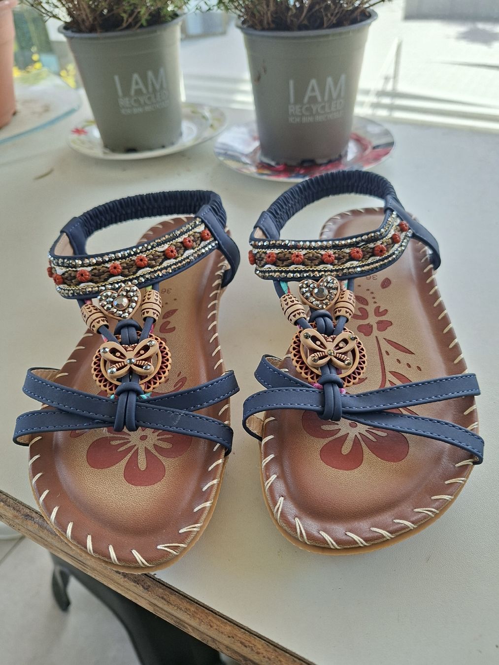 Scarpe da donna: Sandalettes avec décors brillants  – Nuovo (secondo la descrizione) da Neuchâtel venduto da qunalo