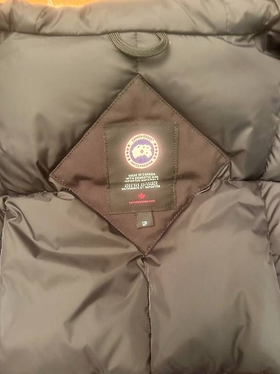Giacche: Canada Goose Langford S - Like New – Usato da Conches venduto da GJL_5byn 4