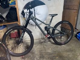 SCOTT GAMBLER 910 DOWNHILL BIKE – WARRANTY till 2027