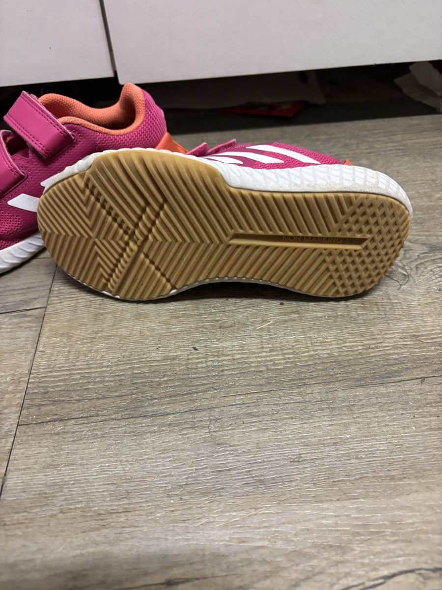 Adidas Scarpe per ragazze: Adidas Hallenschuhe, Turnschuhe Kinder – Usato da Wimmis venduto da Soccerfanshop 2