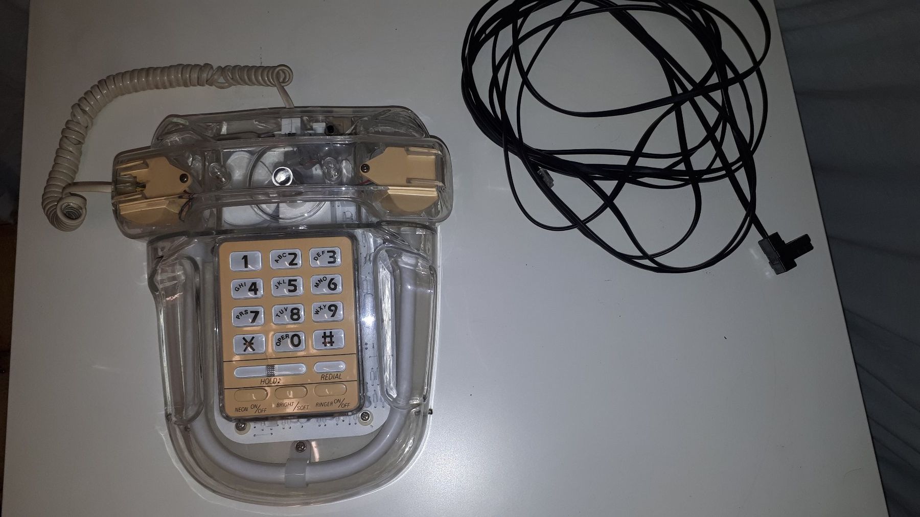 Telefoni: Neon Telefon - Transparent - ein Hingucker! – Usato da Madiswil venduto da 20gls 1