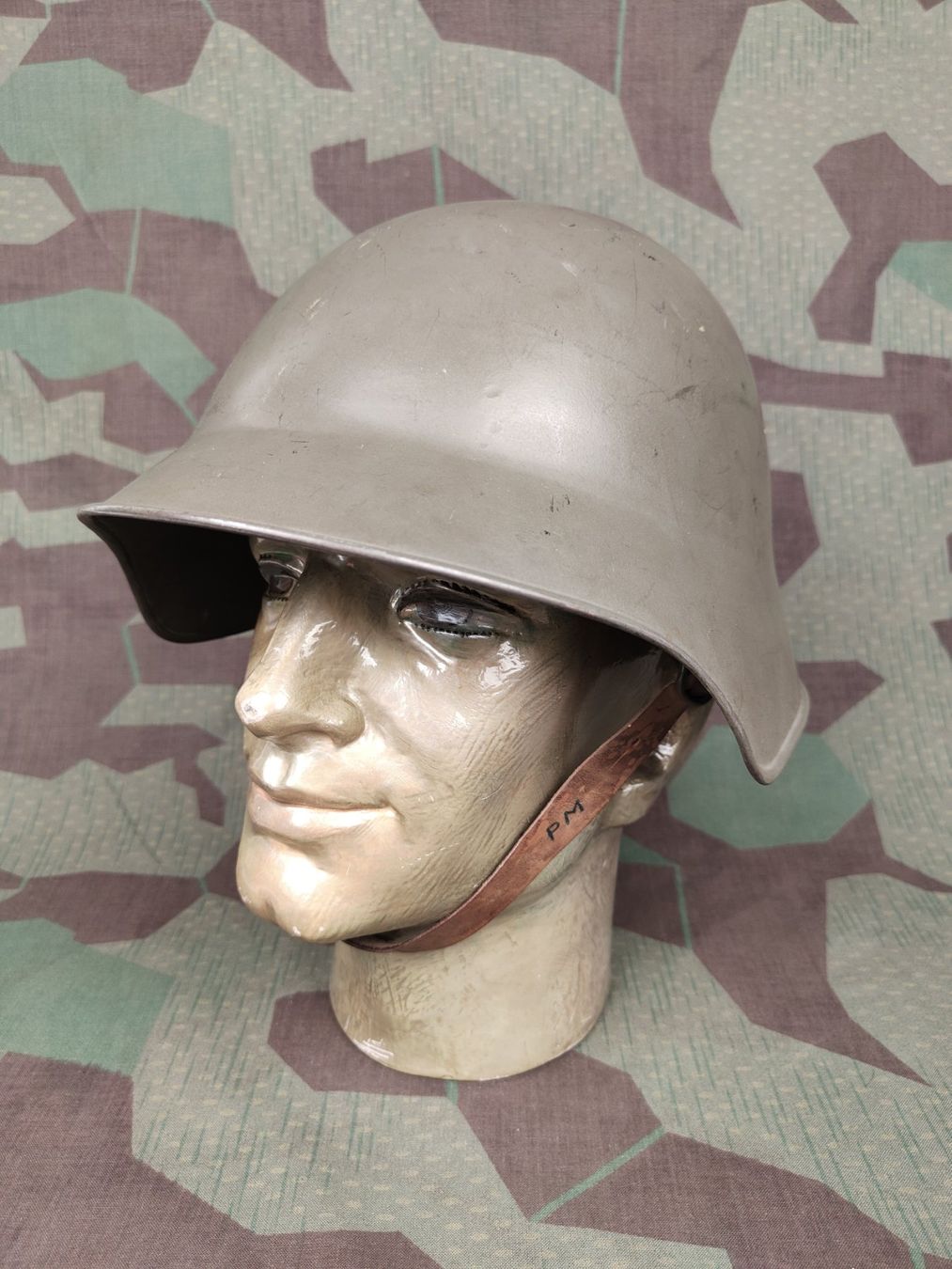Uniformi: Stahlhelm Ord. 1918 Polizei – Usato da Bauma venduto da SwissMilitaria