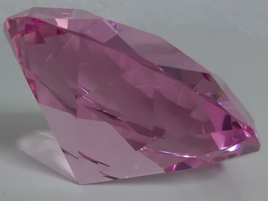 Tutte le decorazioni: Diamant Glas rosa 12 cm Neu – Nuovo e nell'imballaggio originale da Urtenen-Schönbühl venduto da Kronengold 1
