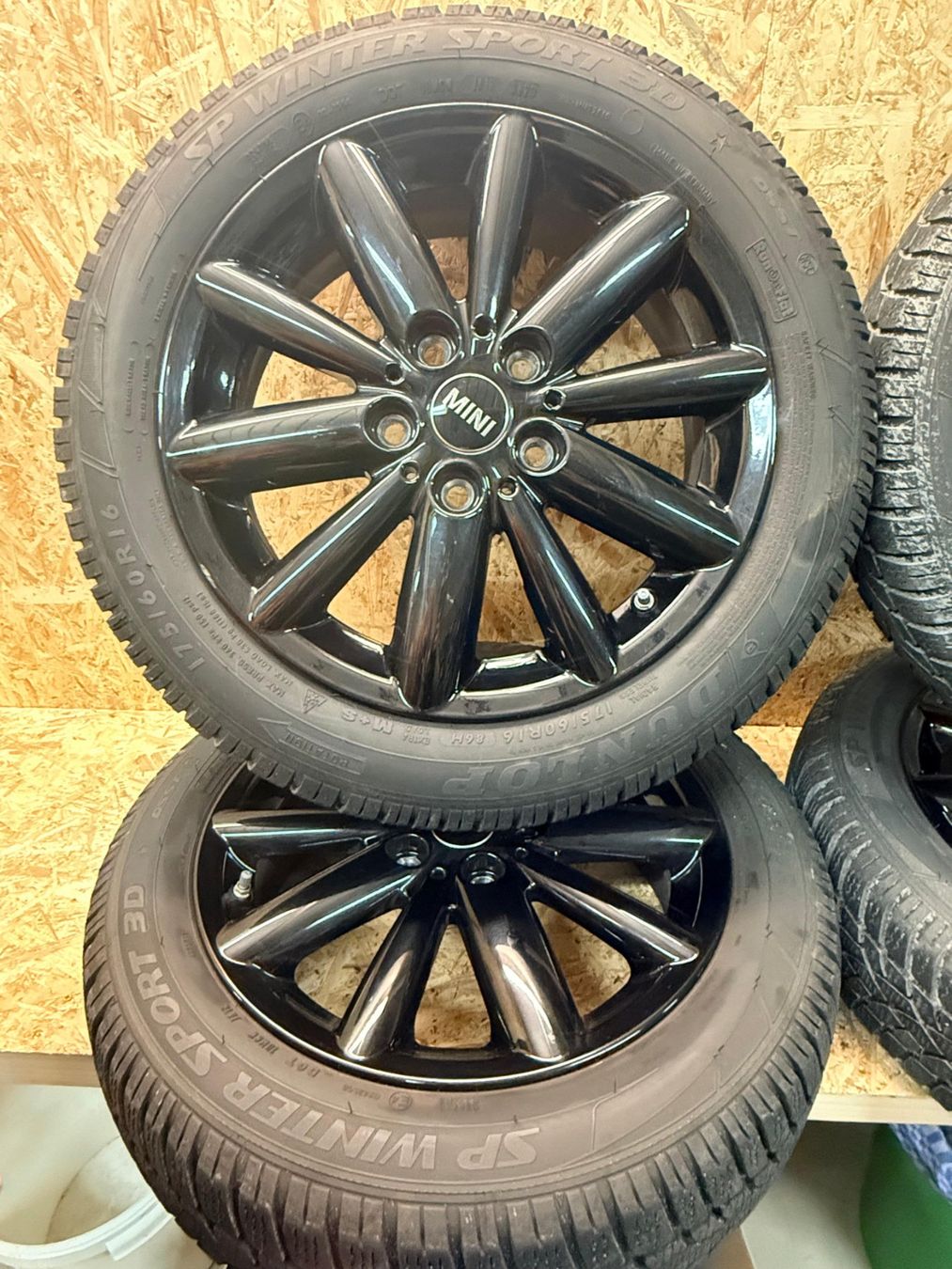 Mini Pneus & Kompletträder: Winterkompletträder MINI Cooper SE – Gebraucht aus Wil SG von 19Andreas82 2