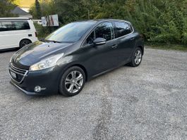 Peugeot 208 / Frisch ab Service & MFK / 45‘000 km 
