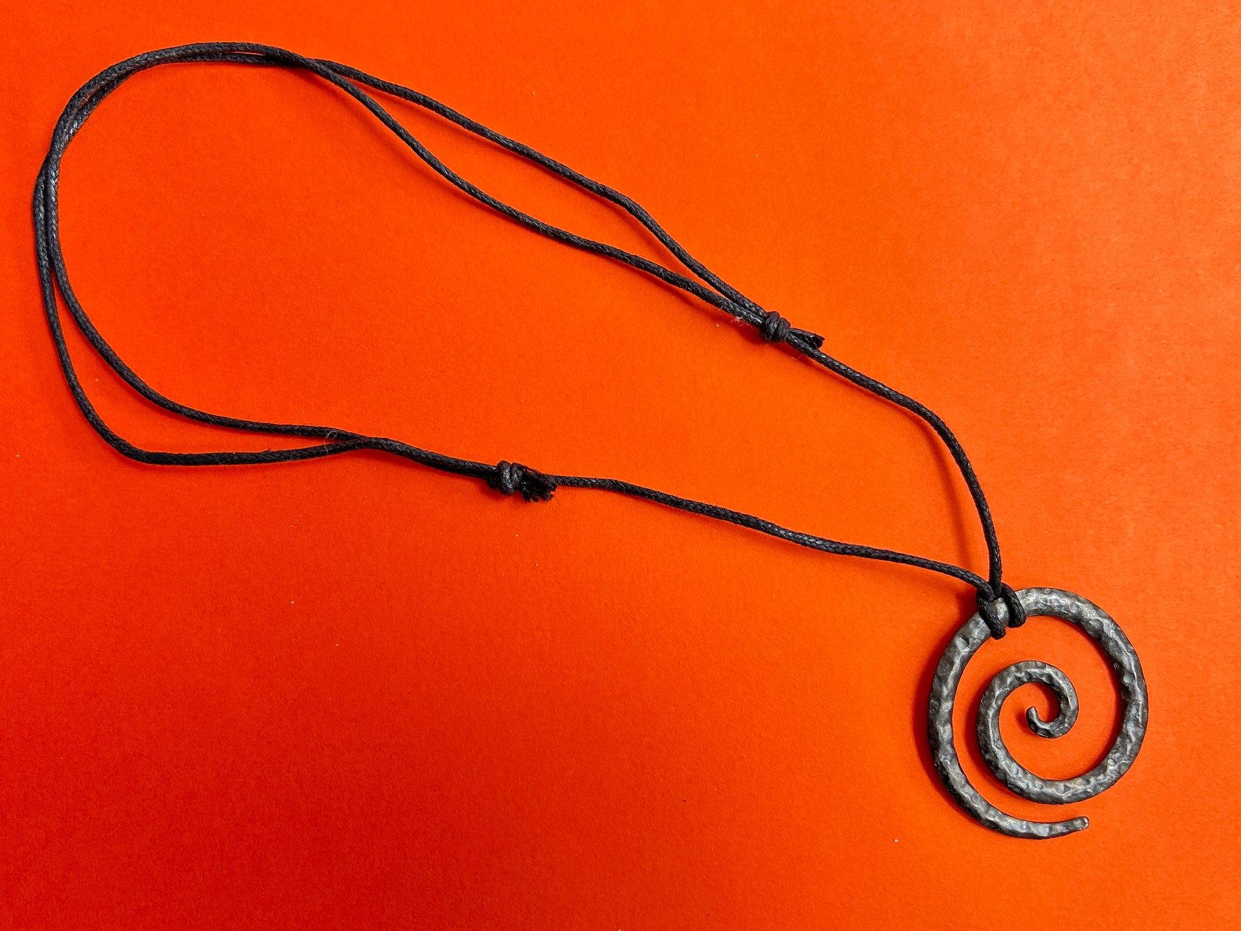 Anhänger: Halskette Spirale Anhänger mit Lederband – Gebraucht aus Dittingen von Bijoubelle 5