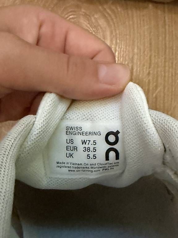 On Scarpe da donna: On Schuhe Grösse 38.5 – Usato da ZUFIKON venduto da SULMI01 4