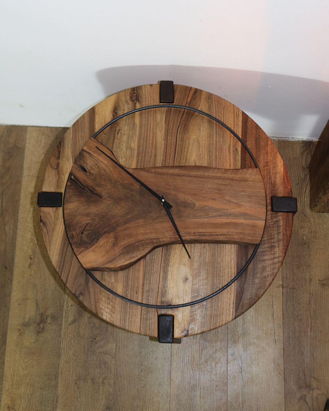 Orologi da terra & Orologi da parete: Vintage Rustikale Uhr aus Holz – Usato da Zürich venduto da Miki_Schreiner 2