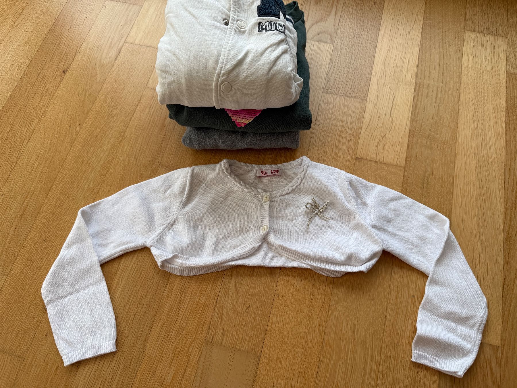 Pullover & Sweatshirts: Kleiderpaket Mädels, Grösse 104 - Pullover (x3) - Disney – Gebraucht aus Baden von polveres 2