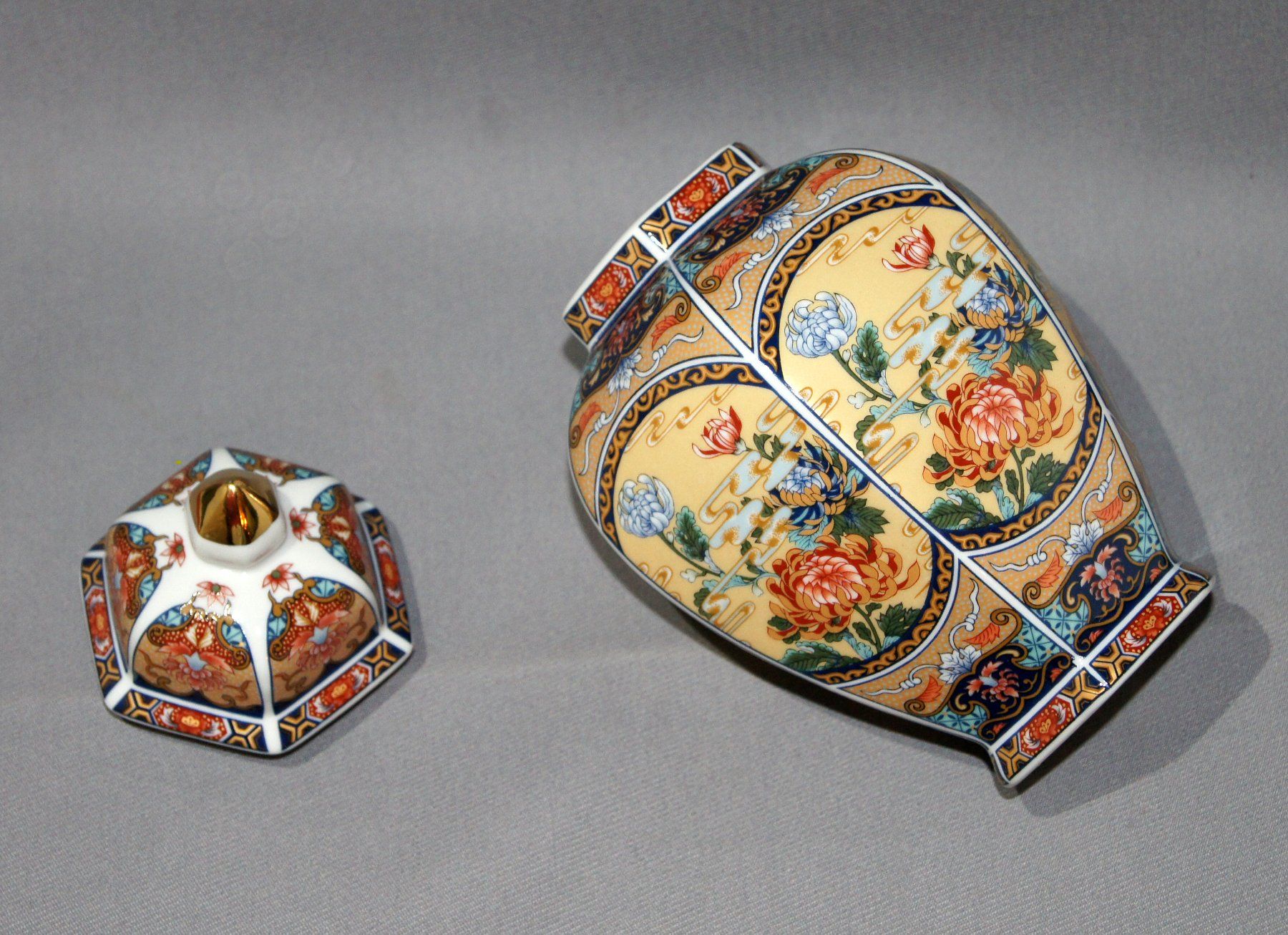 Tutte le decorazioni: Bezaubernde Asiatische Deckelvase – Usato da Geroldswil venduto da ARTEFACTO 7