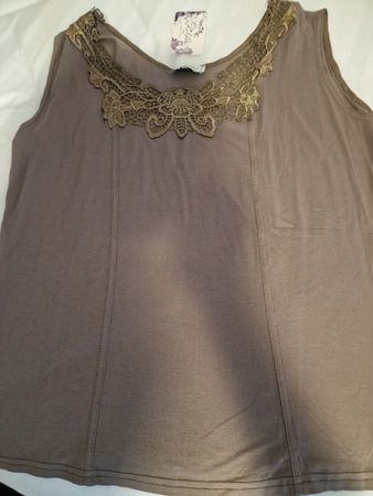 Neues  Top mit Spitze, ideal fuer den Sommer hellbraun 44