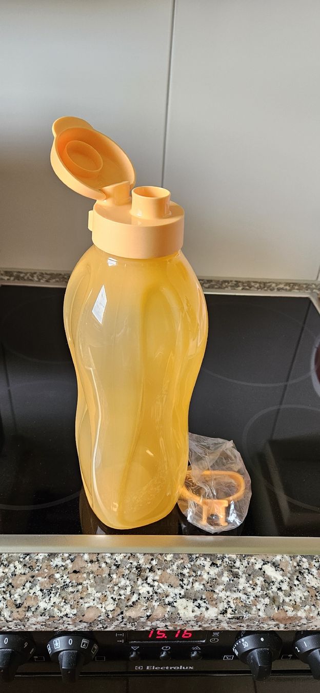 Tupperware Behälter & Ähnliches: 2l Eco Trinkflasche – Neu und originalverpackt aus Hasle b. Burgdorf von buddle32 1