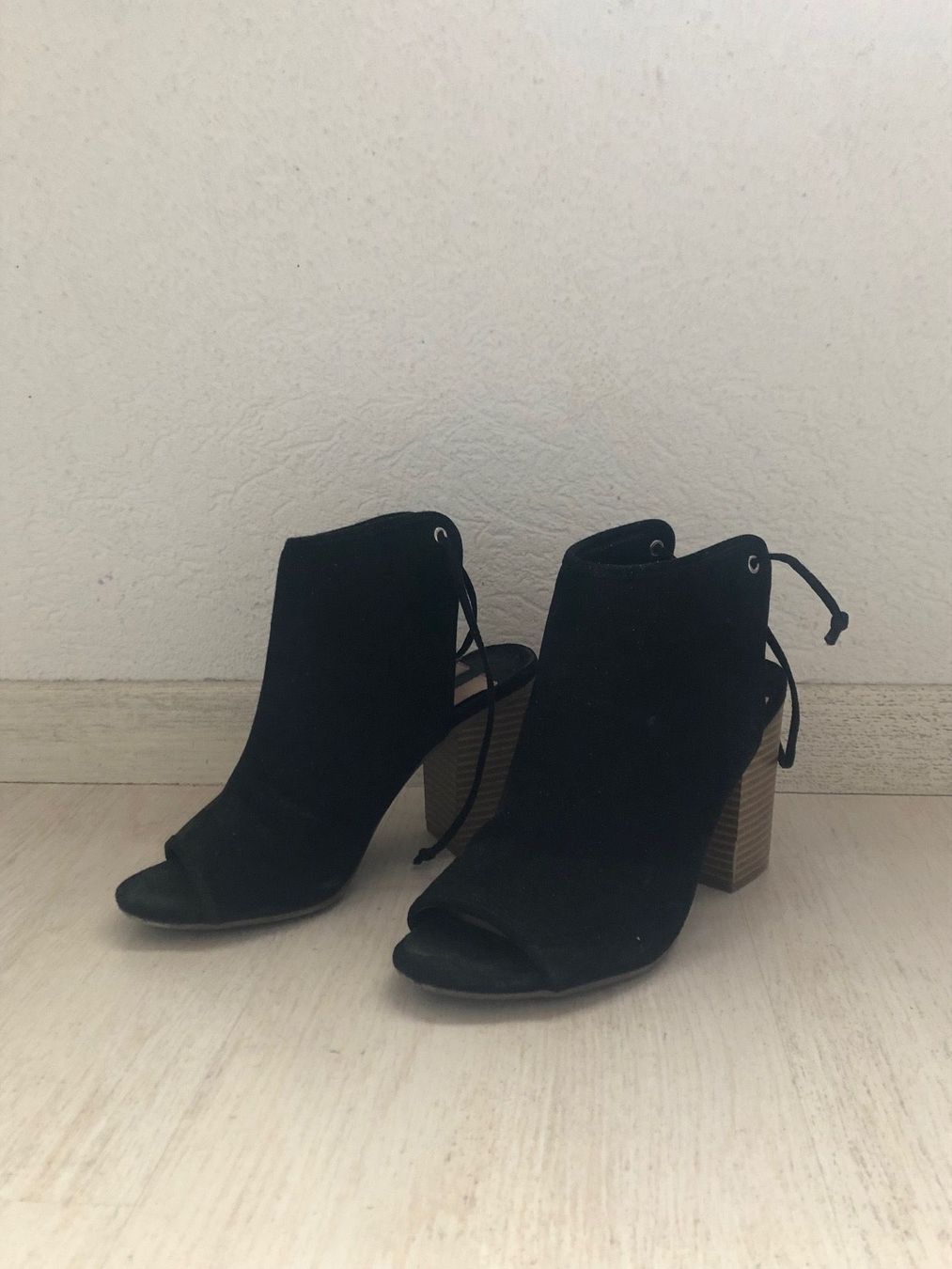 Scarpe da donna: Chaussure à talon noires – Usato da Lausanne venduto da amischle99
