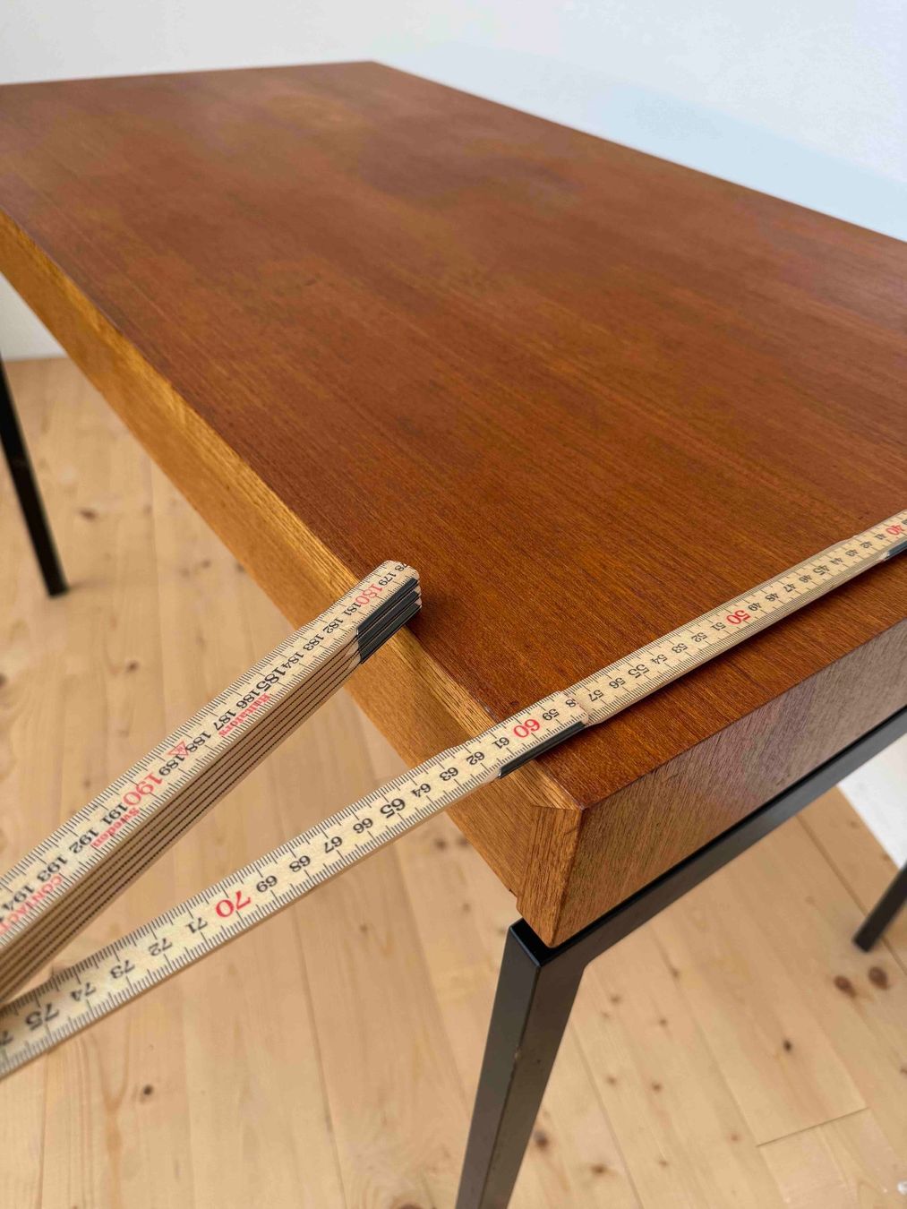 Tavoli: Kinder-Tisch, Schweizer Design und Aluflex – Usato da Bern venduto da Arka297 2