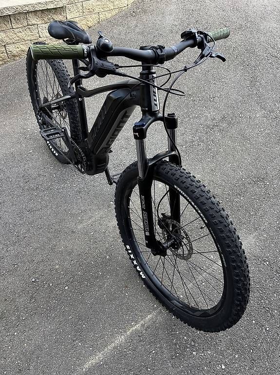 Vélos: VTT électrique GIANT  – D'occasion à Orbe par ali_6vb5 2