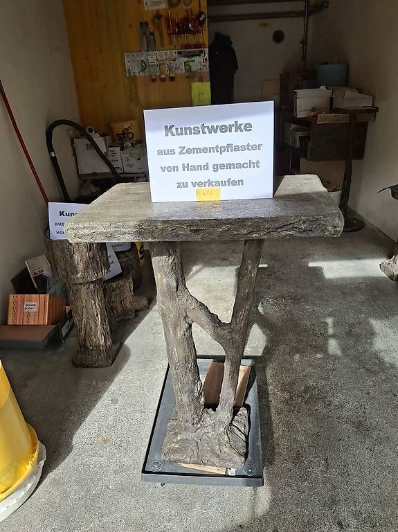 Tavoli: Tisch aus Zementpflaster, rechteckig – Usato da Lausen venduto da SwingSwangSwung