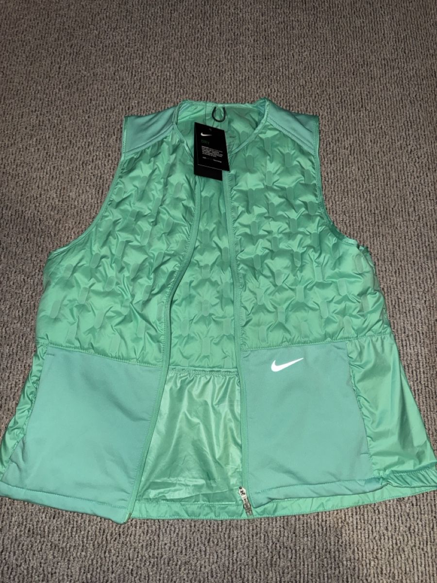 Nike Gilets & Westen: Nike Weste – Neu und originalverpackt aus Gossau SG von David_Hocquet