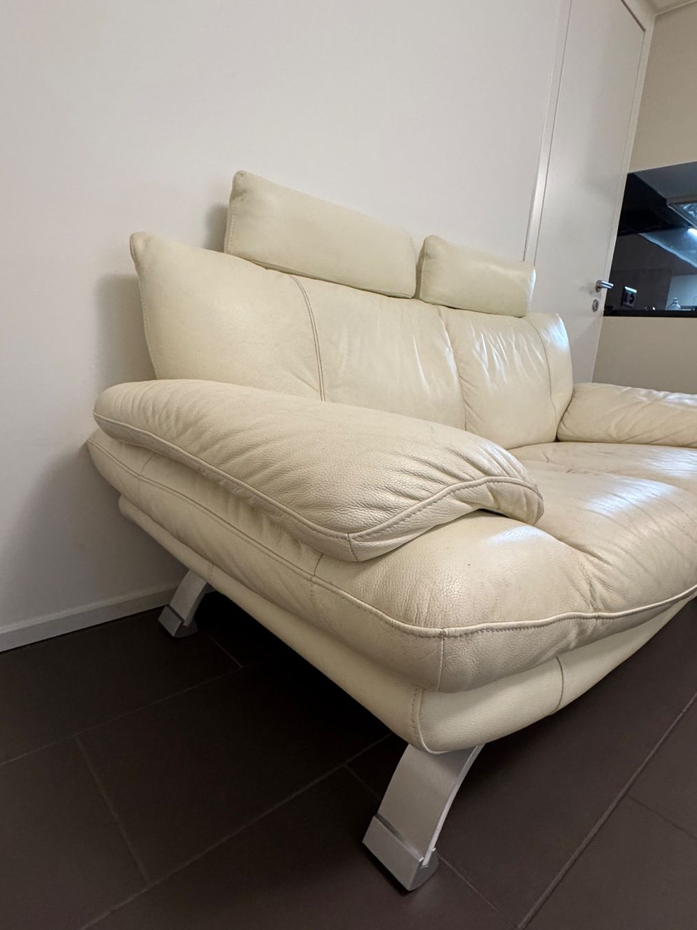 Conforama Sofas: Sofa aus Echtleder 2-Sitzer – D'occasion à Zürich par ThaliaL 4
