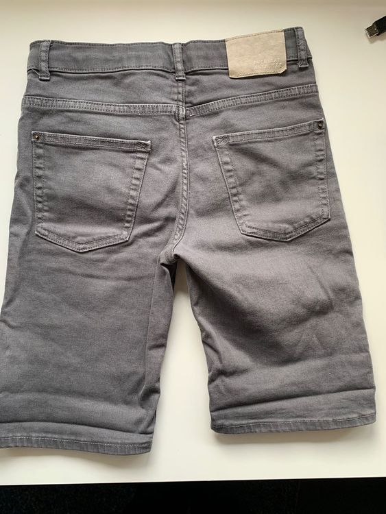Zara Hosen: kurze graue Jeanshose / Hot Pants Grösse 11-12 (152cm) – Gebraucht aus Aarau von REVIVI 2