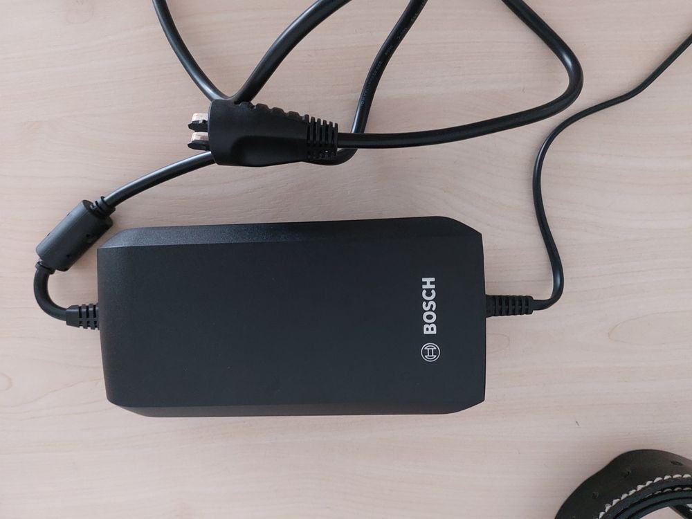 Bosch eBike Battery Charger 364/230 Kaufen auf Ricardo