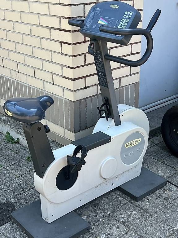 Vélos d'appartement: Technogym Bike XT Profi-Ergometer  Studioqualität – D'occasion à Brüttisellen par ConnyMeuri