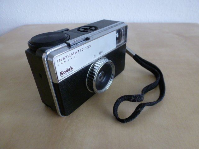 Kodak Fotocamera: Alte KODAK Instamatic 133 Camera – Usato da Luzern venduto da Ankerli 1