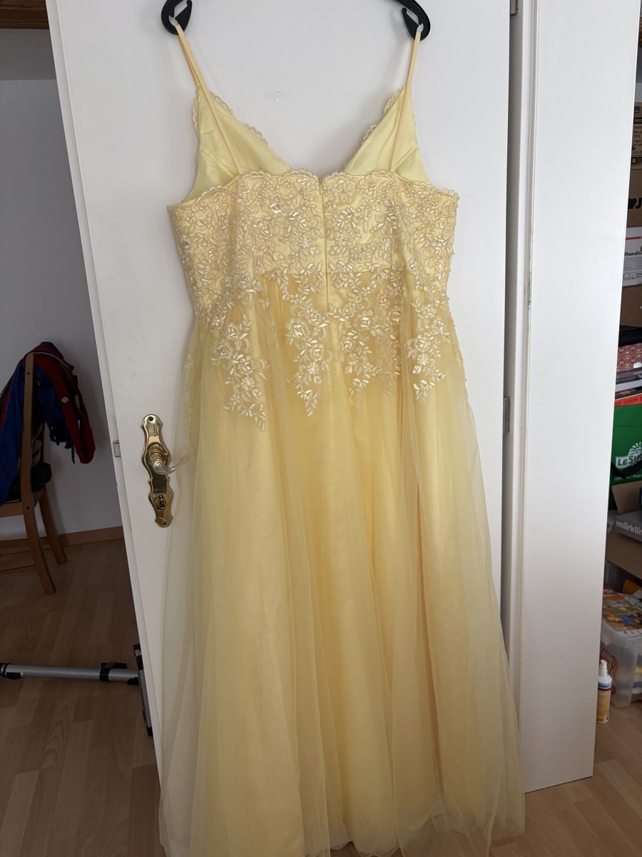Kleider: Gelbes, festliches Abendkleid – Neu (gemäss Beschreibung) aus Seengen von jas_r772 1