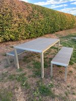 Gartentisch mit zwei Sitzbänken grau guter Zustand