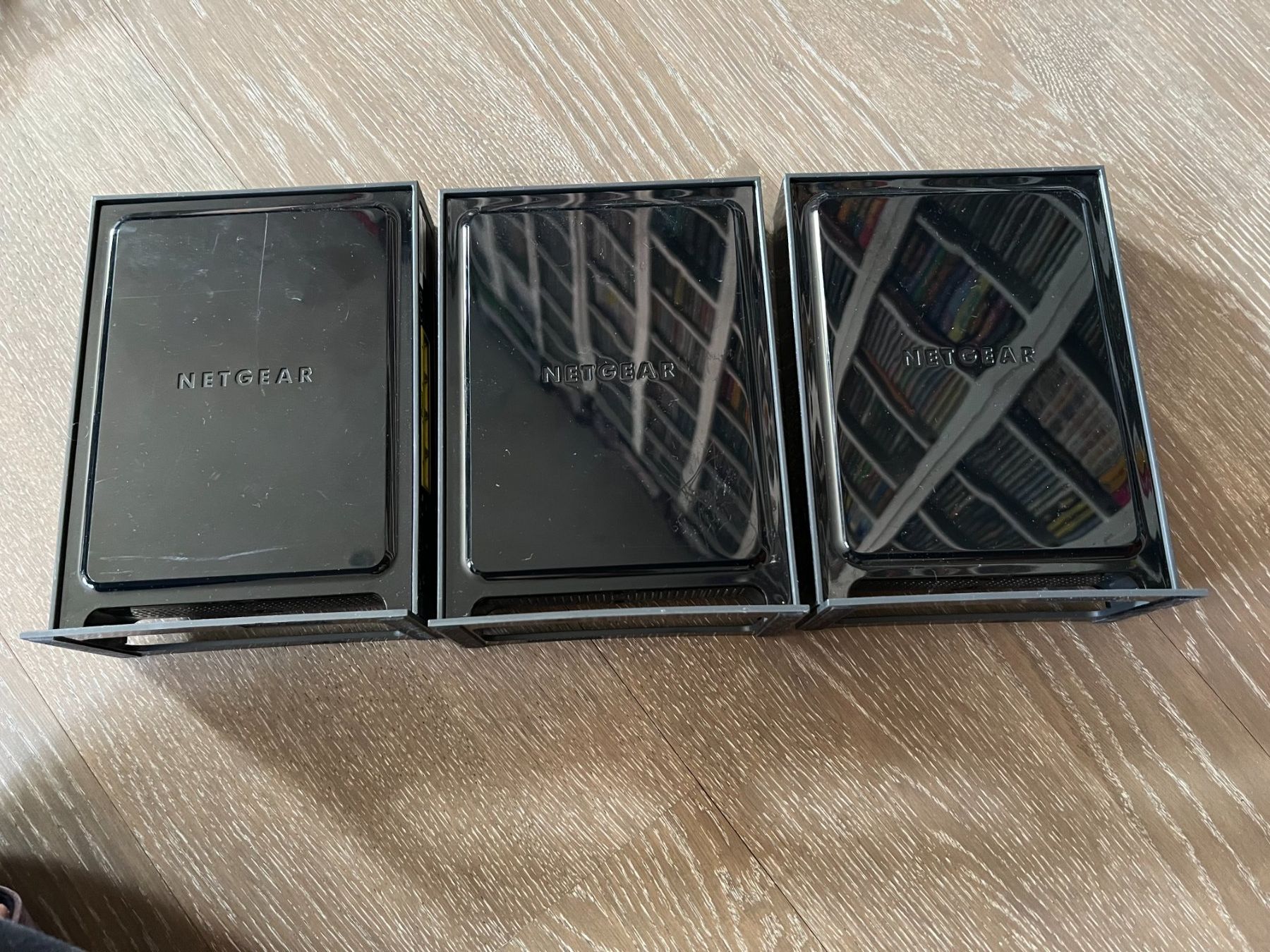 Netgear WiFi: 3 NETGEAR Wirless Wi-fi devices – Usato da Rivera venduto da poweradem05 5