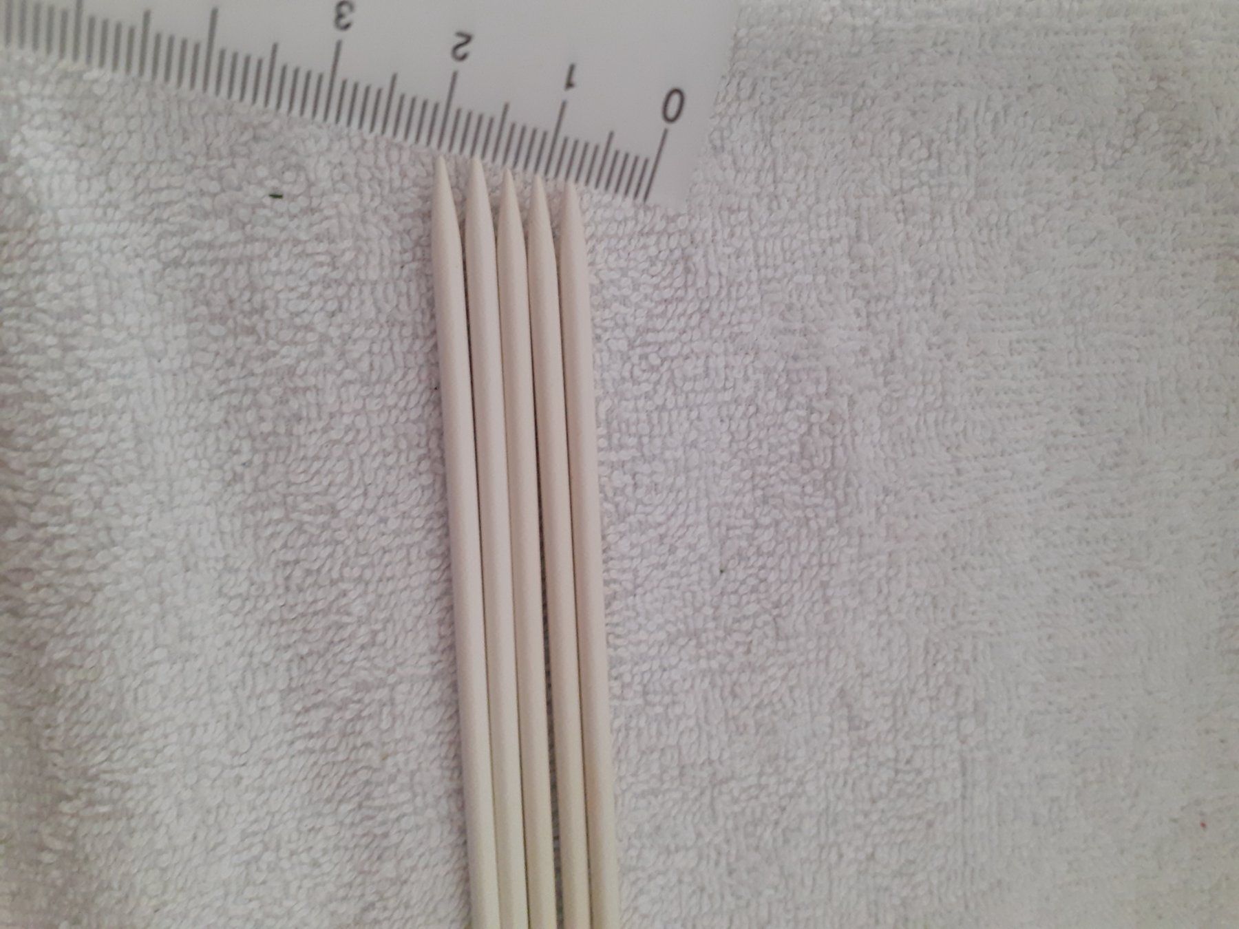 Ferri: Mittlere Stärke Stricknadel 5 Stück – Usato da Yverdon venduto da DerStorchUndDieBiene 1
