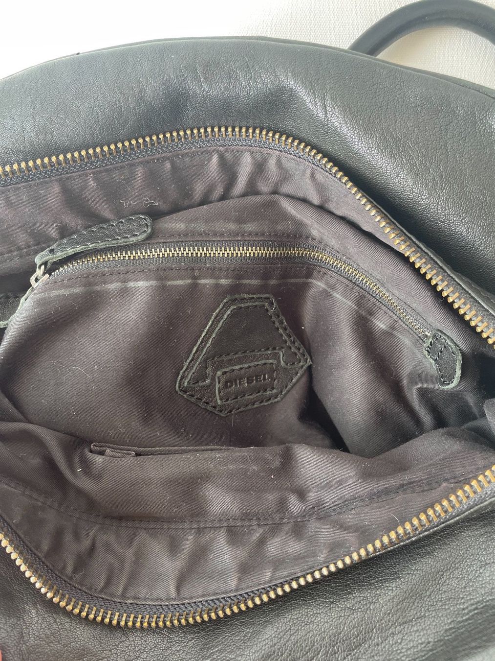 Diesel Taschen für Damen: Diesel Schultertasche aus Leder schwarz – Gebraucht aus Olten von hahnice99 8