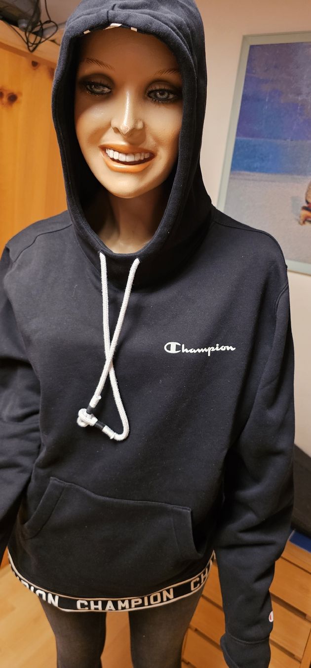 Champion Maglioni & Felpe: Champion Pullover schwarz Grösse M – Usato da Ferden venduto da jemyce