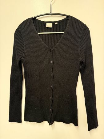 Leichte langärmelige Jacke mit Knöpfen und Glitzer