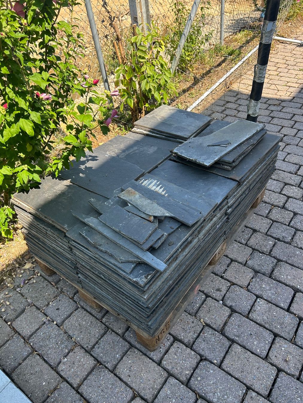 Rivestimenti per pavimenti: Ca. 25 qm Schieferplatten, schwarz – Usato da Ehrendingen venduto da spi_p8br 1