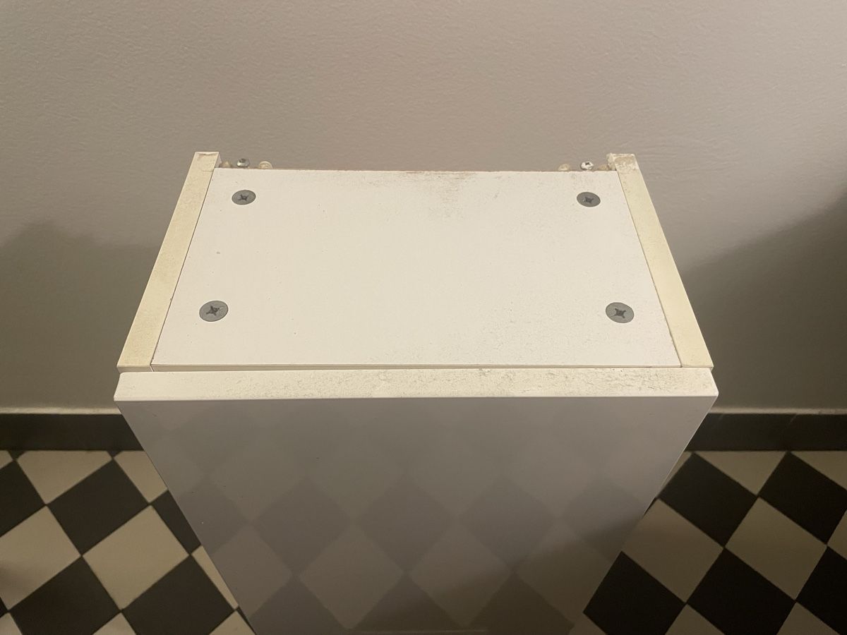 Armoires: Hängeschrank klein – D'occasion à Basel par Casabasilea 1