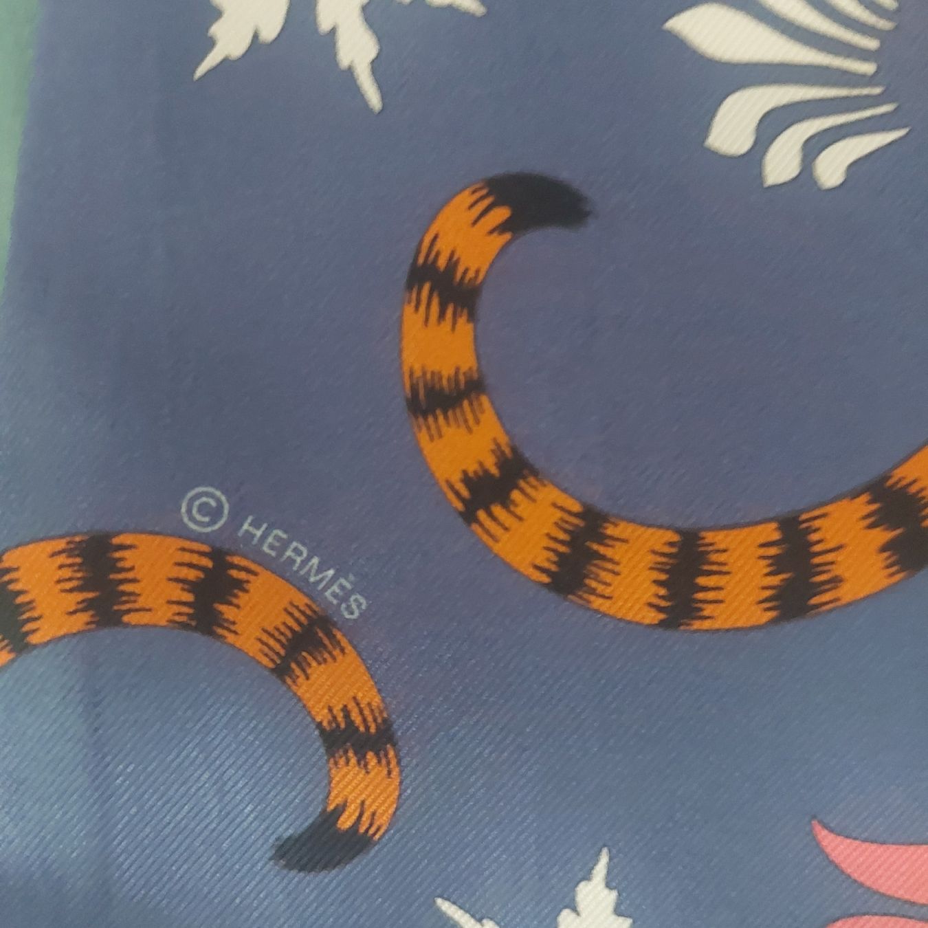 Hermès Foulards & écharpes: Twilly "Les Léopards" Hermès, Neuf – Neuf avec emballage d'origine à Genève par s_t_z8jl 1
