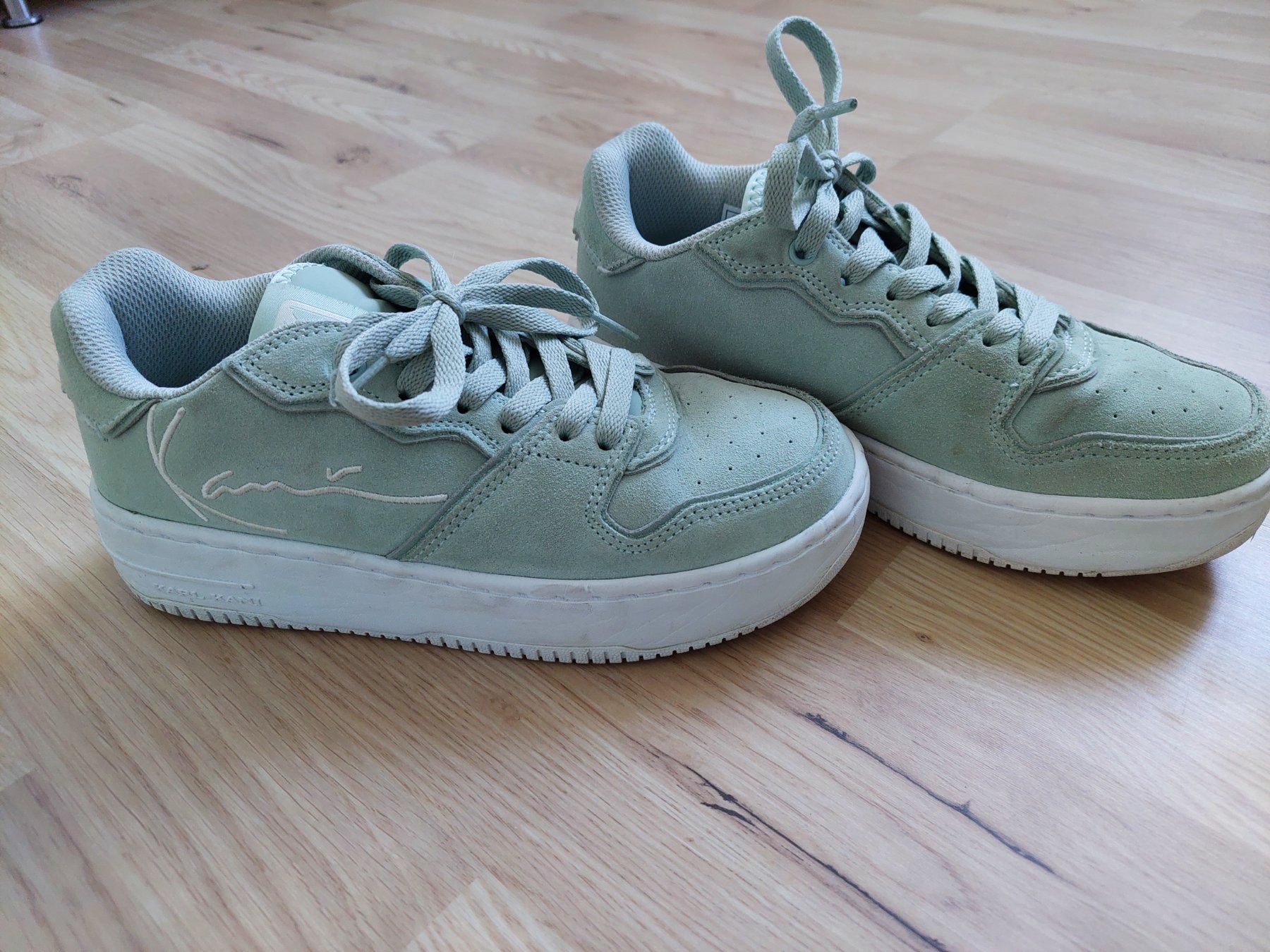 Damenschuhe: KARL KANI MINTFARBIGER SNEAKER GR. 38 – Gebraucht aus Münchenstein von Strupfi 1